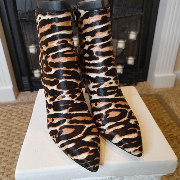 NINE WEST FHAYLA 💥NEW IN BOX💥 POINTED TOE BOOTIE,BLACK MULTI PONY 6M - Picture 6 of 16